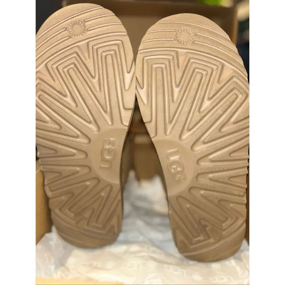 UGG Kids' Neumel II Graphic Stitch boots size 5